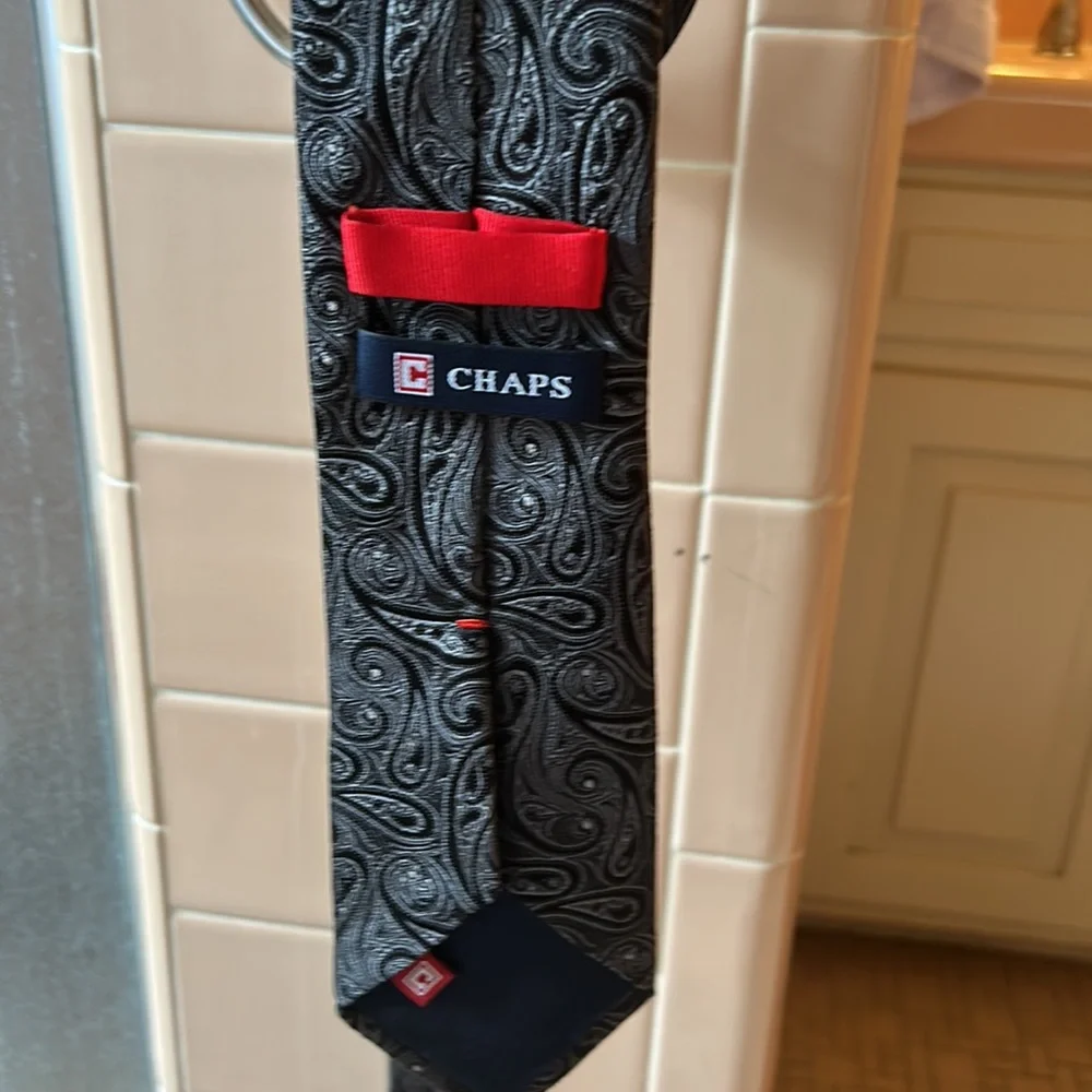 Necktie - Picture 2 of 5